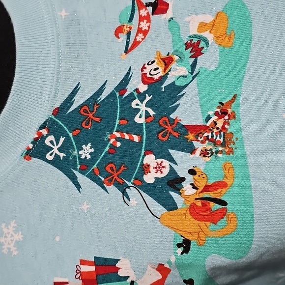 3 for $30 ❄️ Disney World Holiday Spirit Jersey Small - Picture 7 of 8